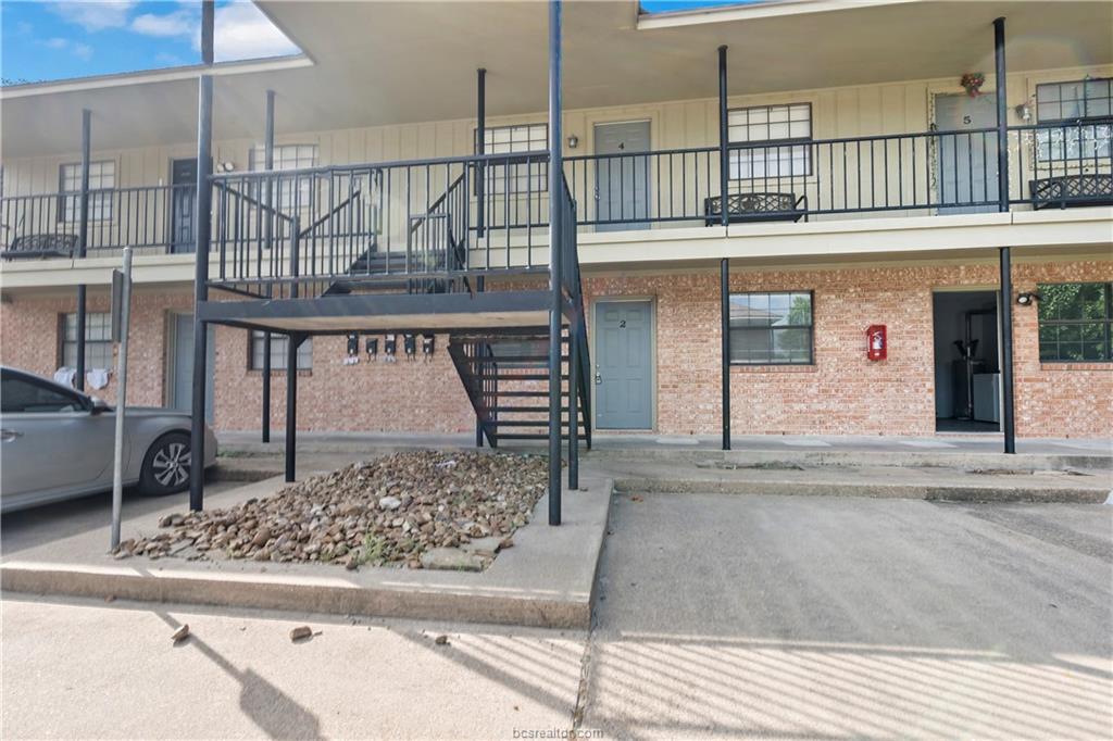 607 Wadesway - 1